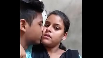 Desilipkis Com - Desi college lovers hot kiss | DixyPorn.com
