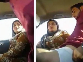 320px x 240px - Pakistani couple Sucking n fucking in Car | DixyPorn.com