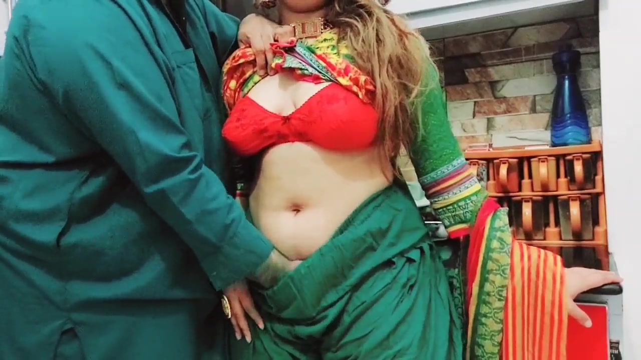 XXX chatting for a thick Pakistani woman as she is having a | DixyPorn.com