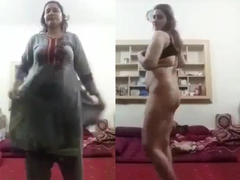 Older Pakistani woman with juicy tits puts on a phenomenal XXX strip show