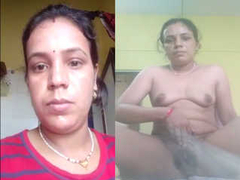 Video call with a Desi aunty means that she gets to show her tits and XXX