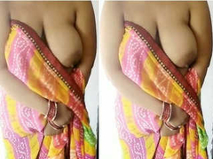 Taking off her saree to reveal her fantastic big natural Desi boobs XXX style