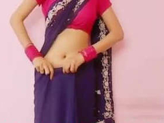 Lovely Desi girl with a great figure is wearing a saree as she is dancing XXX
