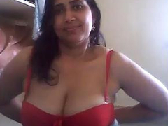 Stripping and getting ready like a good XXX Desi aunty by taking off her bra