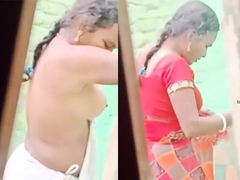 Big Boobs Desi Girl Bathing Outdoors – Indian Sex Viral Video